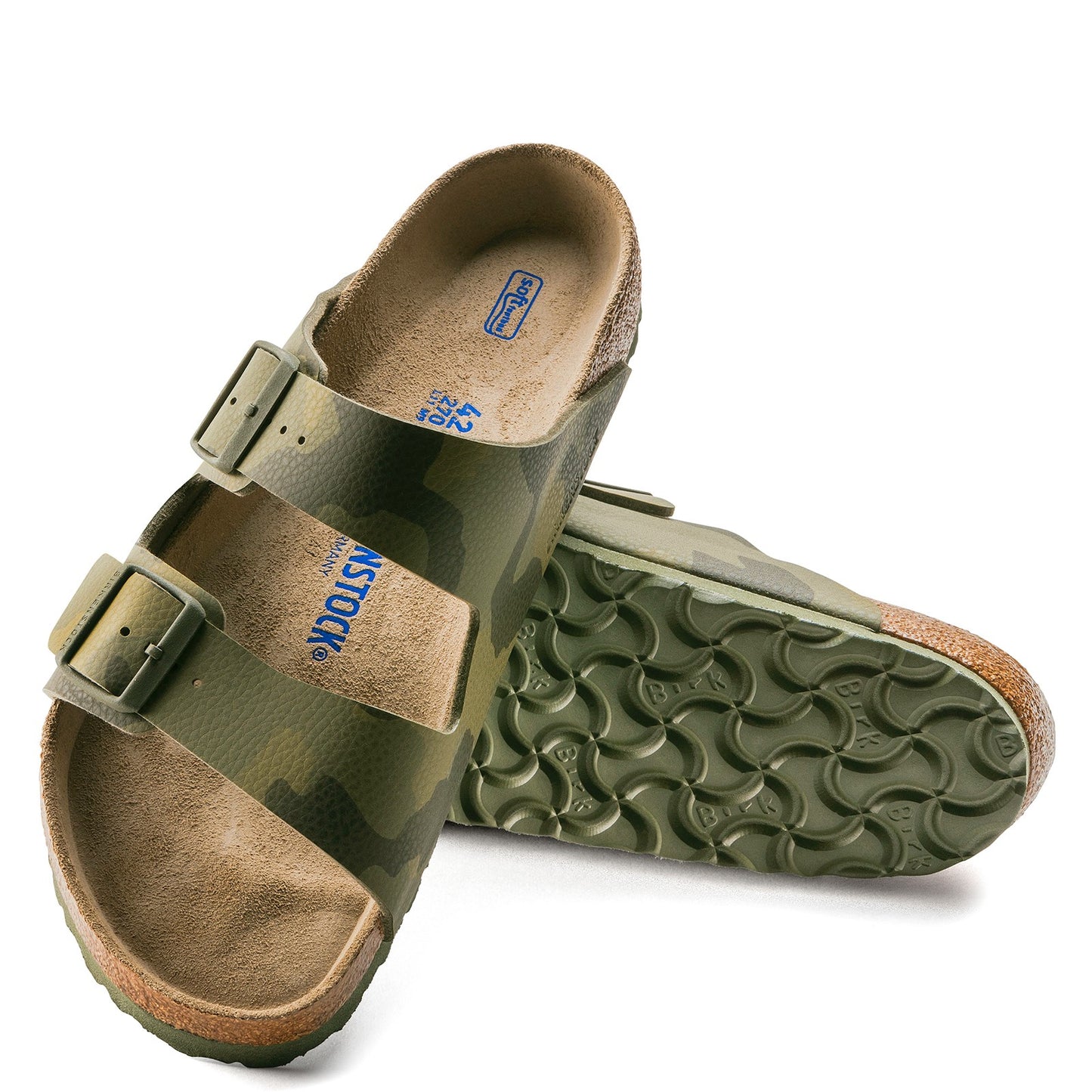 Peltz Shoes Women's Birkenstock Arizona Slide Sandal - Narrow Width GREEN CAMO 1022 976 N