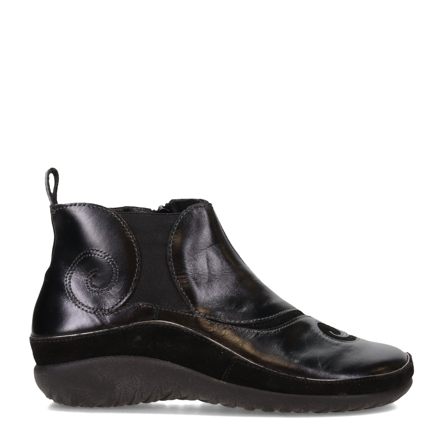 Peltz Shoes Women's Naot Chi Boot Black 11021-824