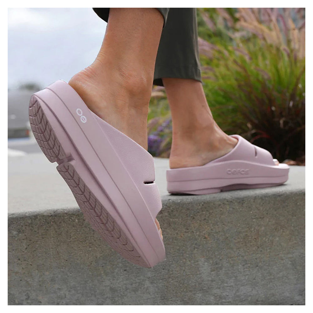 Women's Oofos, OOmega OOahh Luxe Sandal — Peltz Shoes