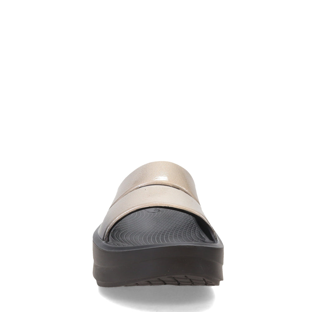Women's Oofos, OOmega OOahh Luxe Sandal — Peltz Shoes