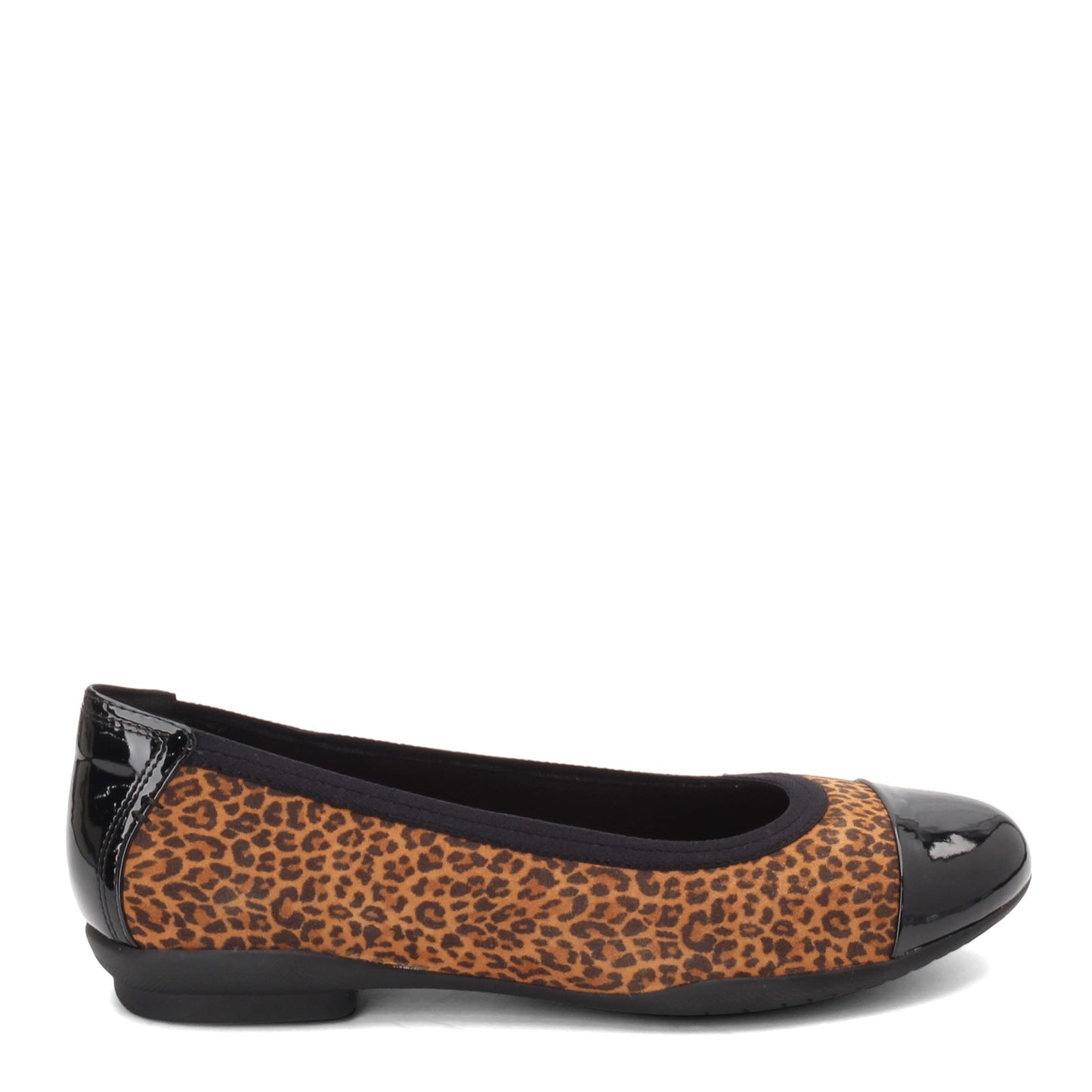 Peltz Shoes Women's Clarks Sara Orchid Flat LEOPARD 26154003