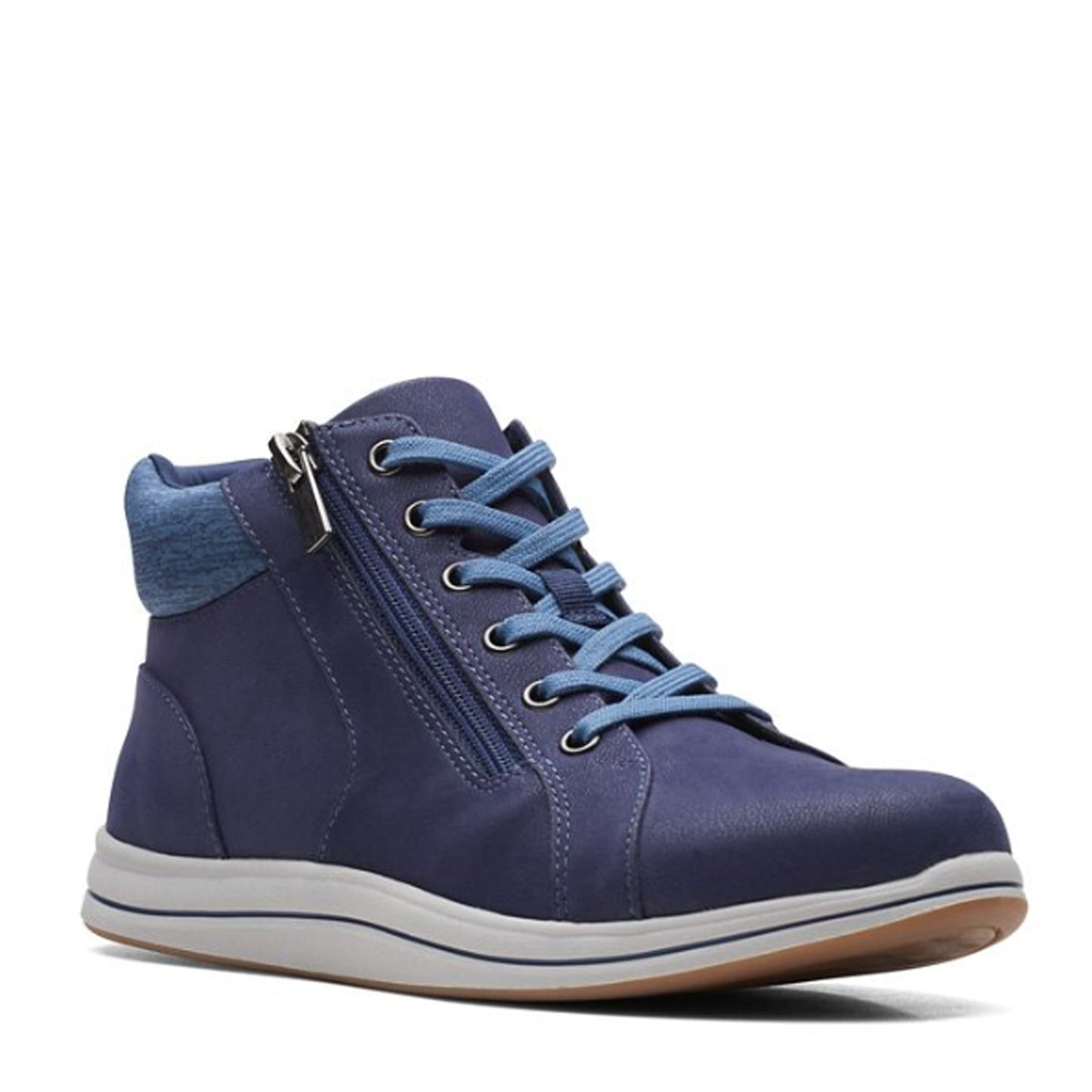 Peltz Shoes Women's Clarks Breeze Glide Sneaker NAVY 26168880