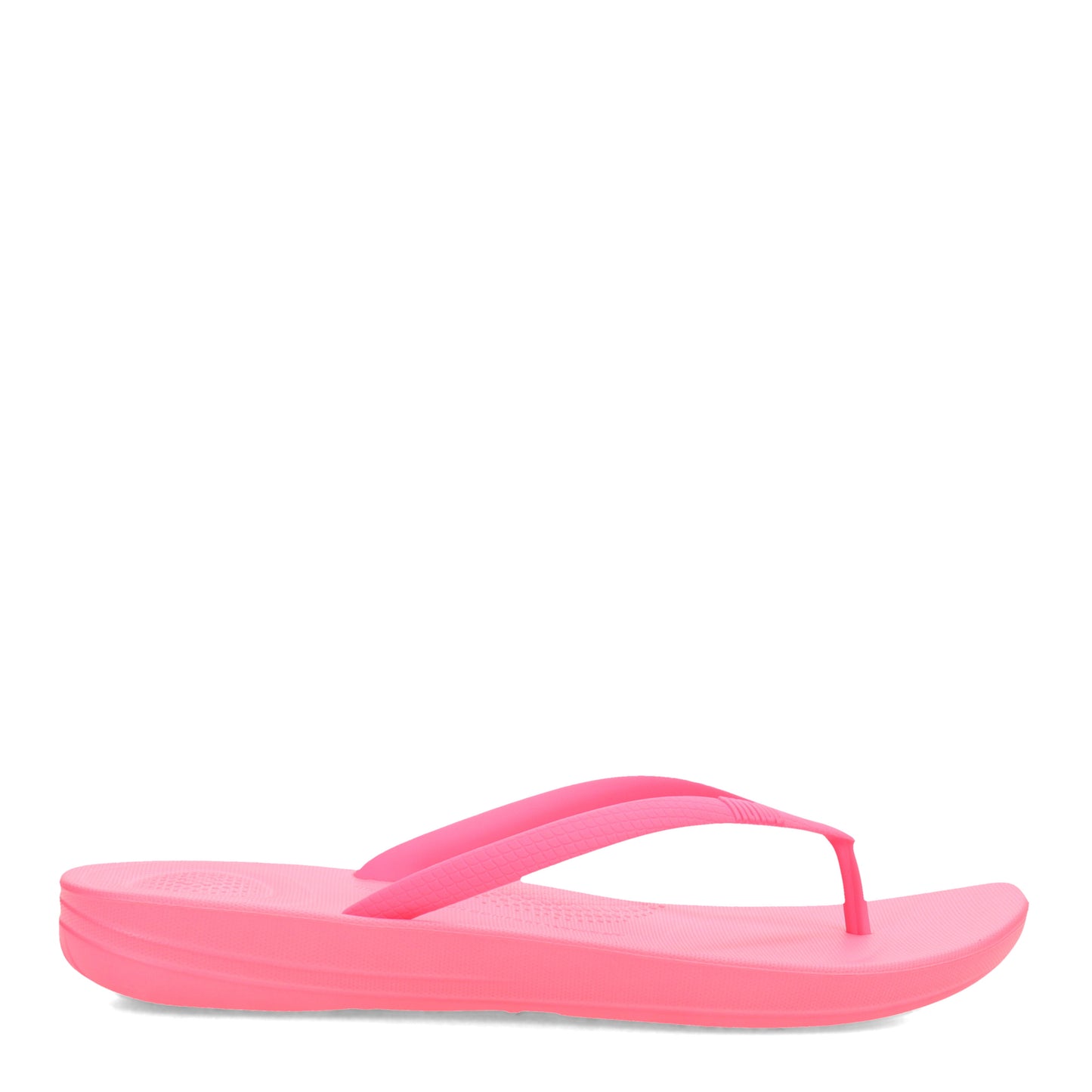 Peltz Shoes Women's FitFlop iQushion Flip-Flop Pop Pink E54-A38