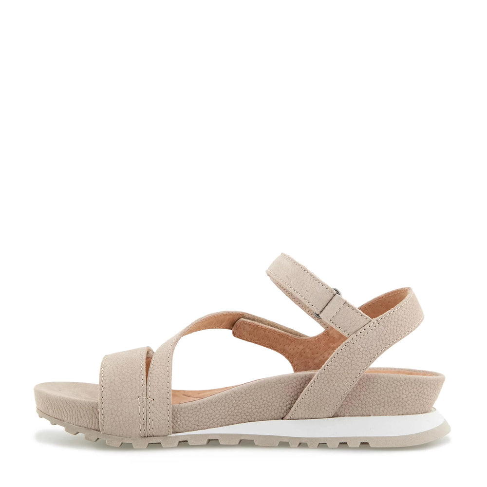 ジュエルズ　manase Women's Jambu, Liza Sandal — Peltz Shoes