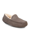 Peltz Shoes  Men's Ugg Ascot Slipper - Wide Width Grey 1101110W-GREY