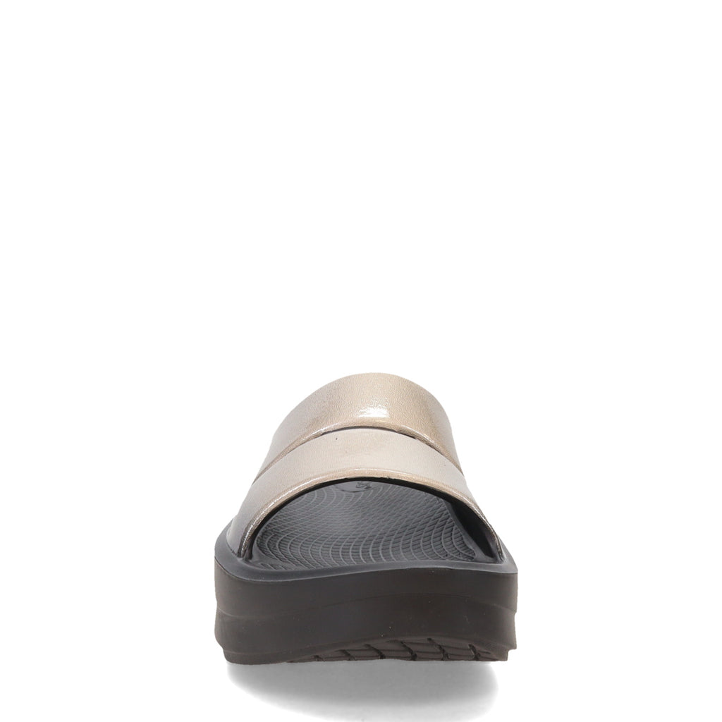 Women's Oofos OOmega OOahh Luxe Sandal LATTE 1111-LATTE