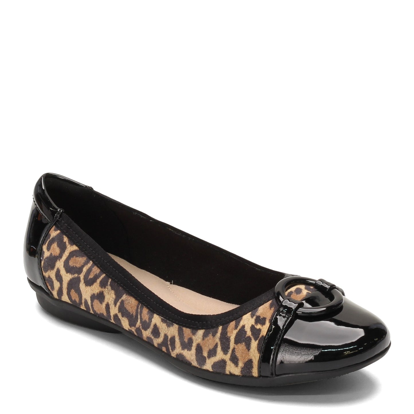 Peltz Shoes  Women's Clarks Gracelin Wind Flat LEOPARD 26146705