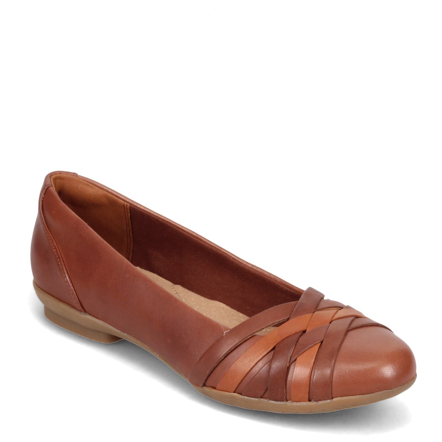 Peltz Shoes  Women's Clarks Sara Clover Flat MAHOGANY 26157760