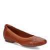 Peltz Shoes  Women's Clarks Sara Bay Flat CARAMEL 26162205