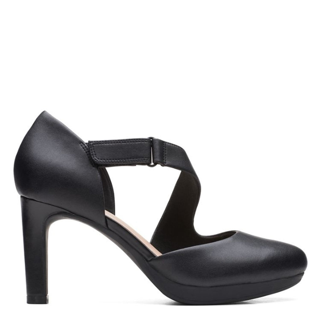 Women's Clarks Ambyr Glow Pump BLACK 26169513