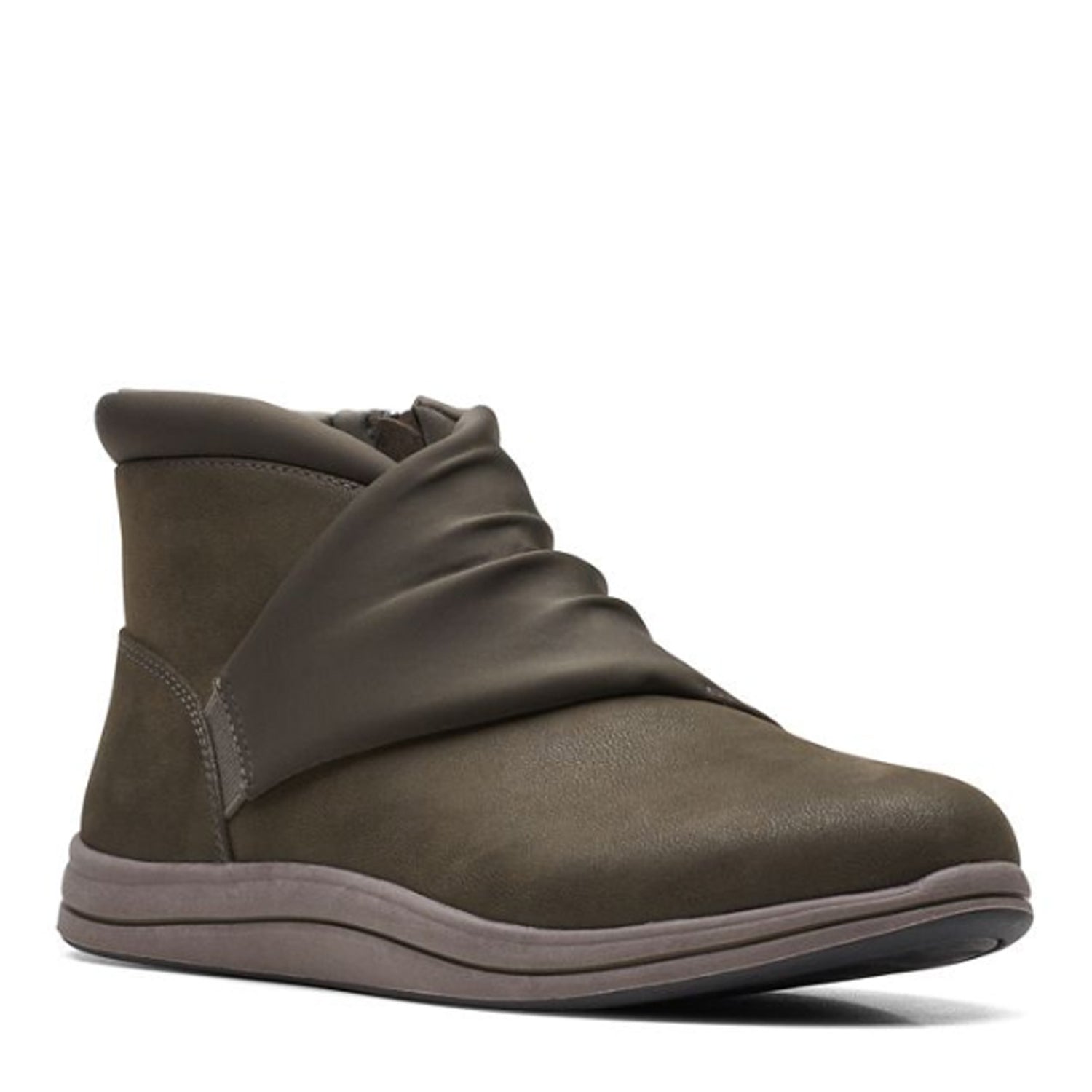 Peltz Shoes  Women's Clarks Breeze Dusk Boot OLIVE 26169539