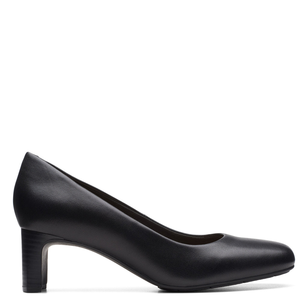 Women's Clarks Kyndall Iris Pump BLACK 26174303