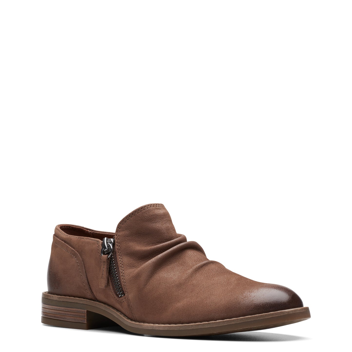 Peltz Shoes  Women's Clarks Camzin Pace Shootie TAUPE 26175189