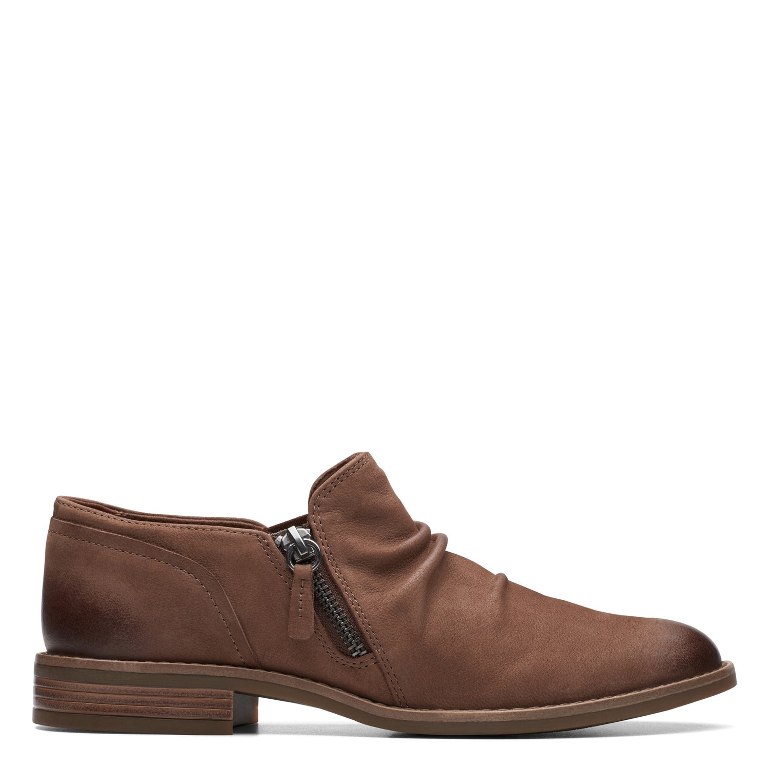 Peltz Shoes  Women's Clarks Camzin Pace Shootie TAUPE 26175189