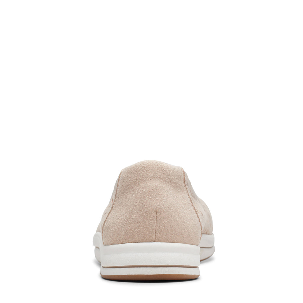 Women's Clarks Breeze Roam Slip-On Light Sand 26177231