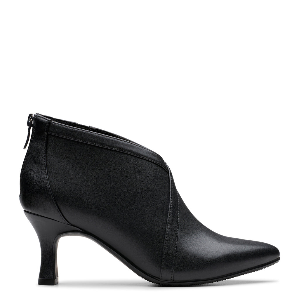 Women's Clarks Kataleyna Sol Shootie BLACK LEATHER 26180023