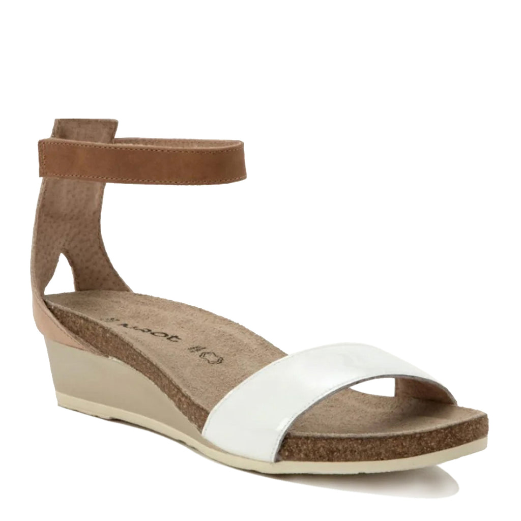 Women's Naot Pixie Sandal PORCELAIN PATENT / IVORY 5016-WCI