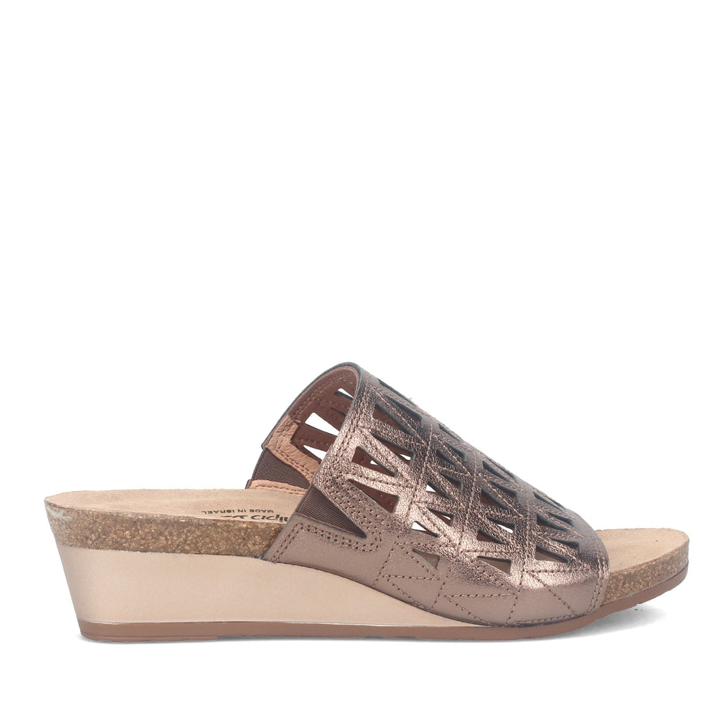 Peltz Shoes  Women's Naot Crown Sandal COPPER 5048-ED2