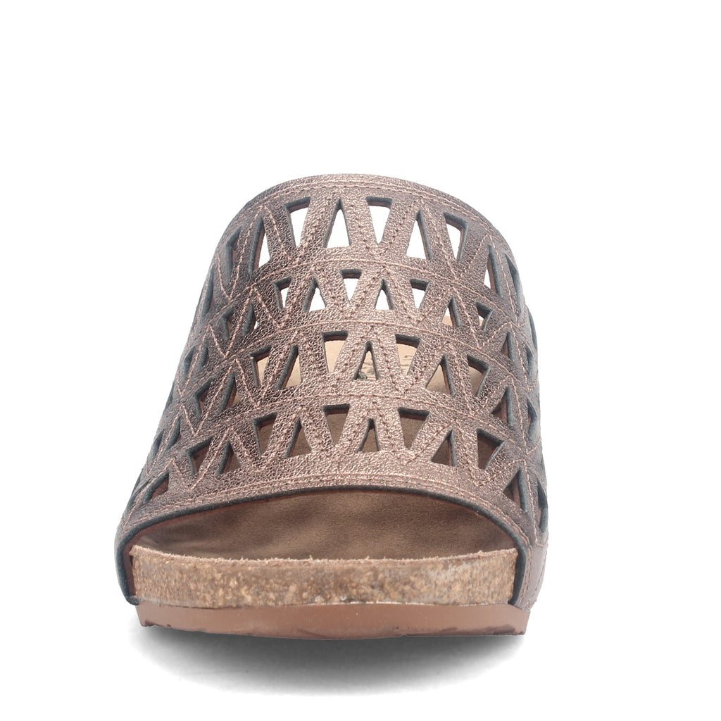 Peltz Shoes  Women's Naot Crown Sandal COPPER 5048-ED2