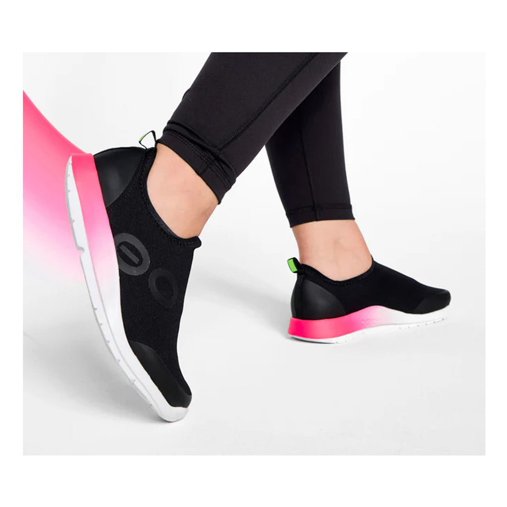 Women's Oofos OOmg Sport Sneaker BLACK / PINK FADE 5075PINKFADE