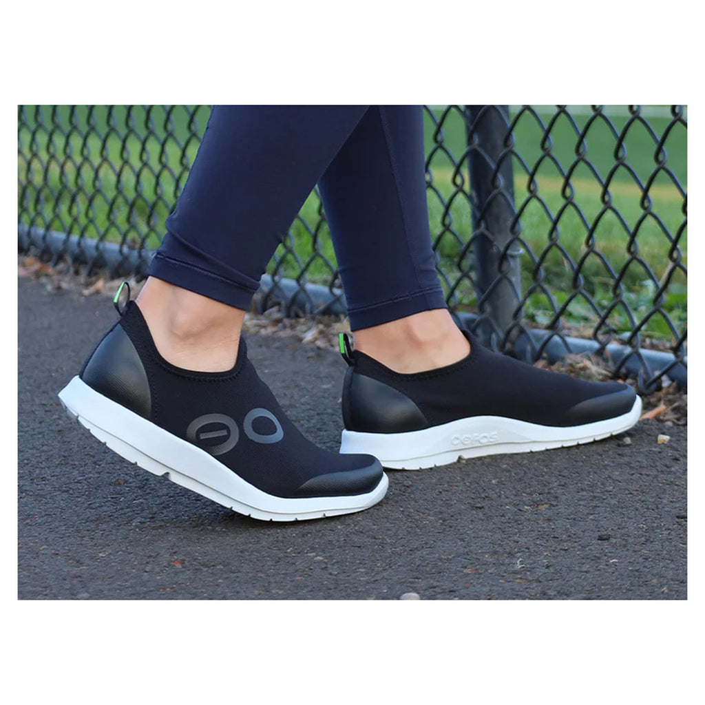 Women's Oofos OOmg Sport Sneaker BLACK WHITE 5075WHTBLK
