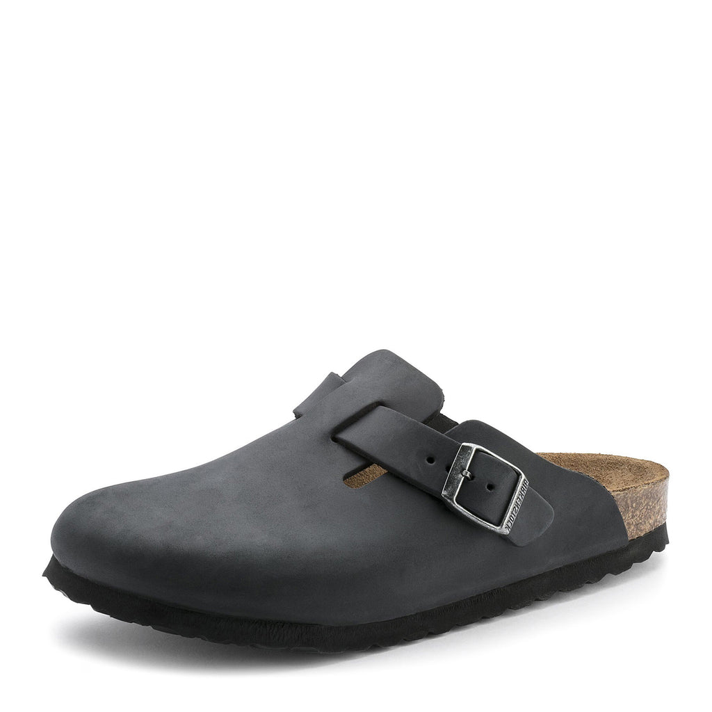 <p>The Men's Birkenstock Boston Oiled Leather Clog is a timeless slip-on icon built for lasting wear BLACK OILED LEATHER 59461 R