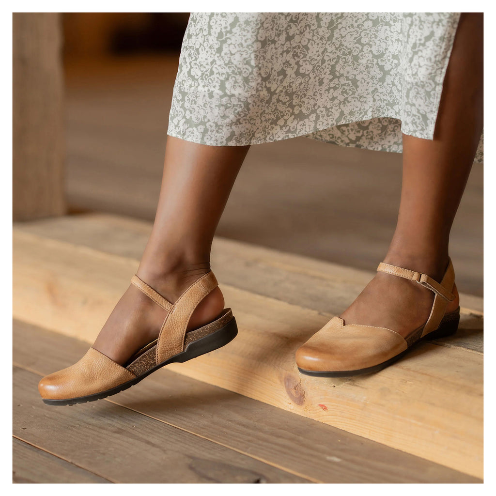 Women's Dansko Rowan Flat HONEY 6025-585300