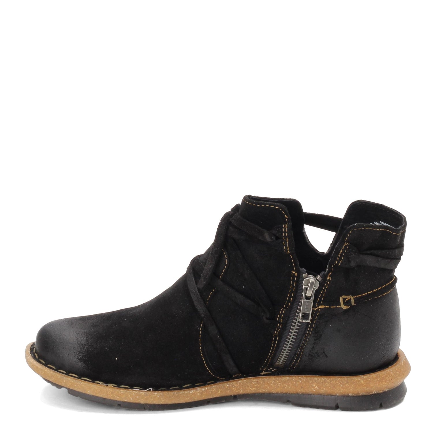 Peltz Shoes  Women's Born Tarkiln Ankle Boot Black Distressed BR0013609