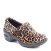 Peltz Shoes  Women's b.o.c Peggy Clog LEOPARD C89316