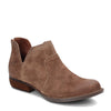 Peltz Shoes  Women's Born Kerri Ankle Boot Taupe Distressed D89955