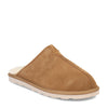 Peltz Shoes  Men's Clarks Plush Fur Scuff Slipper TAN DMI22996-1425