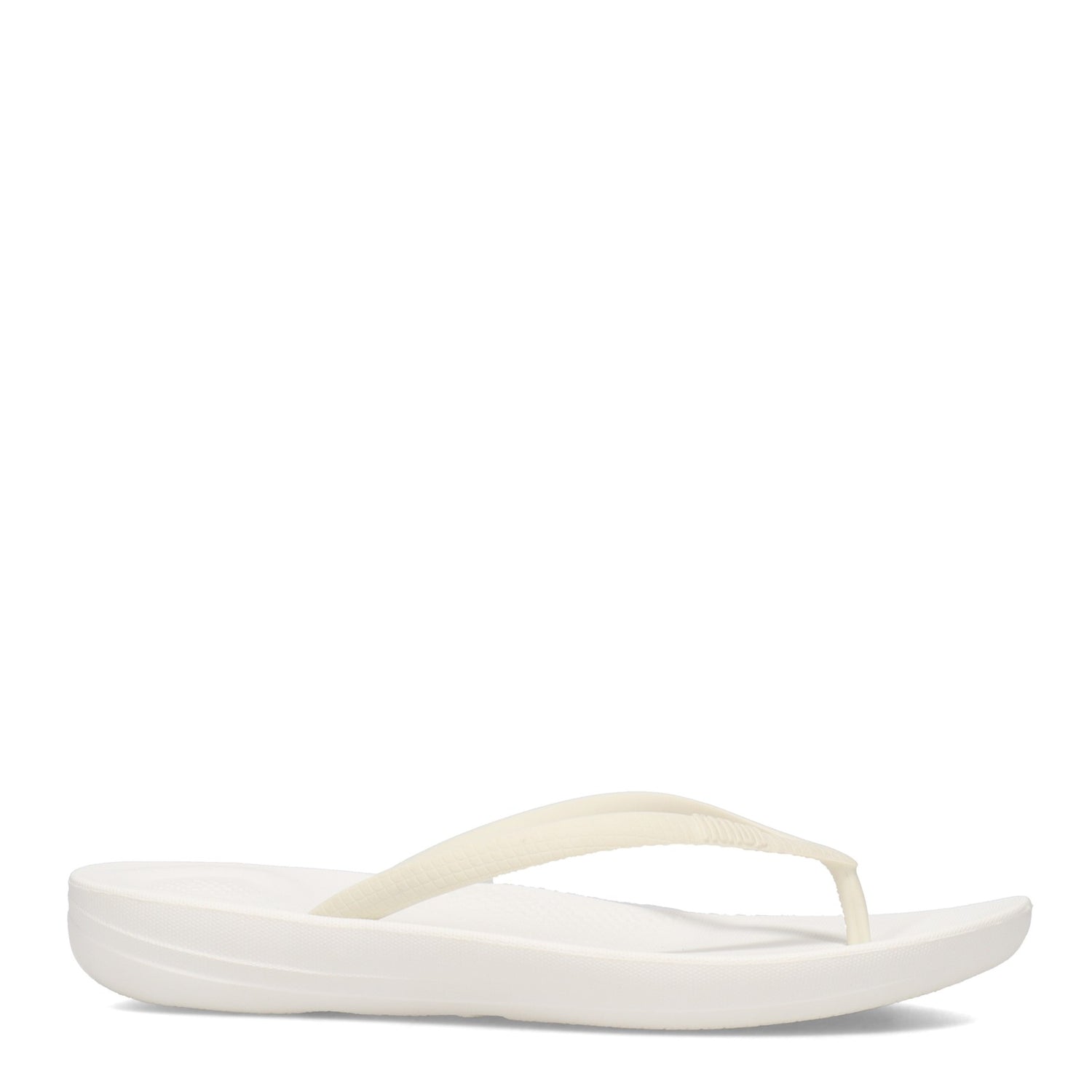 Peltz Shoes  Women's FitFlop iQushion Flip-Flop Urban White E54-194