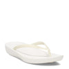 Peltz Shoes  Women's FitFlop iQushion Flip-Flop Urban White E54-194