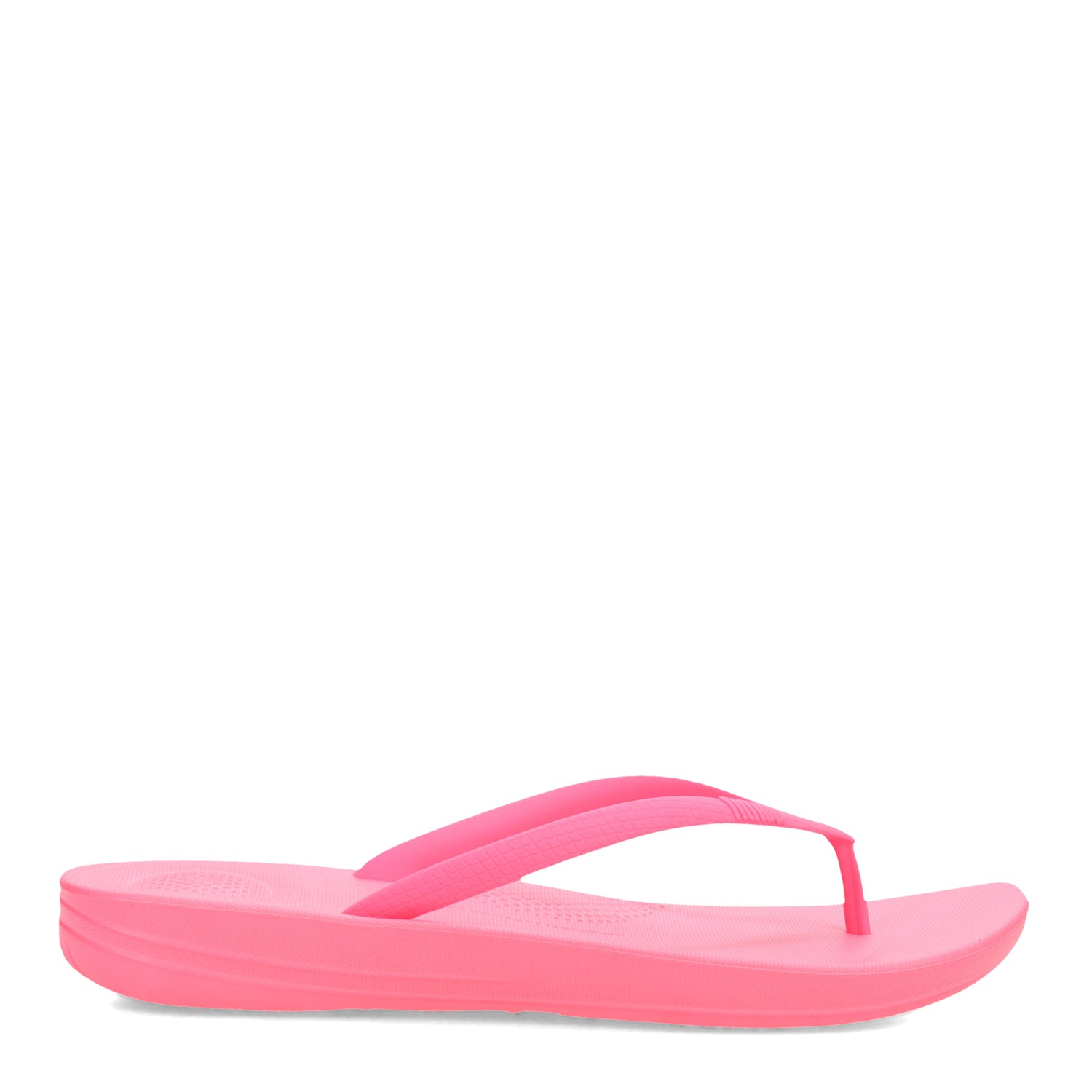 Peltz Shoes  Women's FitFlop iQushion Flip-Flop Pop Pink E54-A38