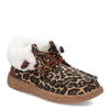 Peltz Shoes  Women's Lamo Cassidy Slipper CHEETAH EW2152-992