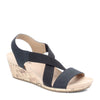 Peltz Shoes  Women's Lifestride Mexico Wedge Sandal Black F4961S1001