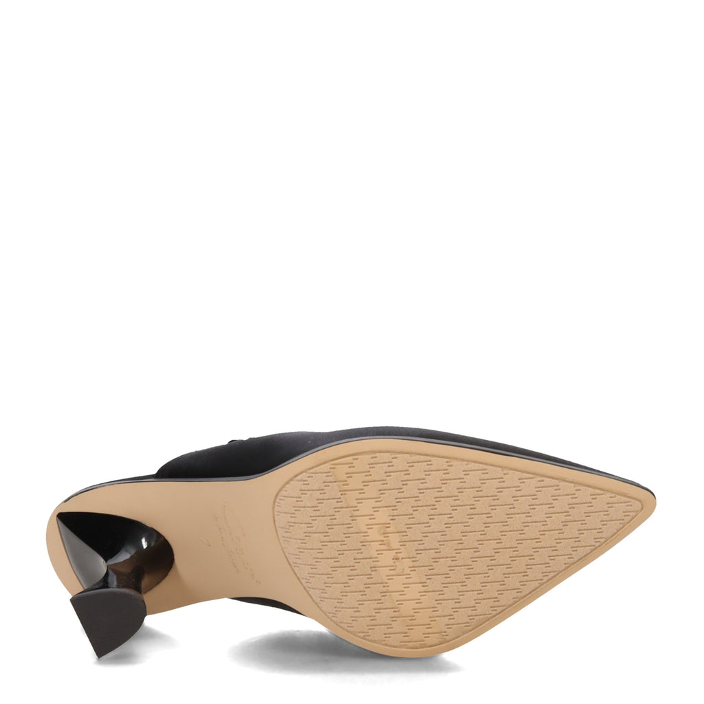 Women's Circus NY, Monique Pump