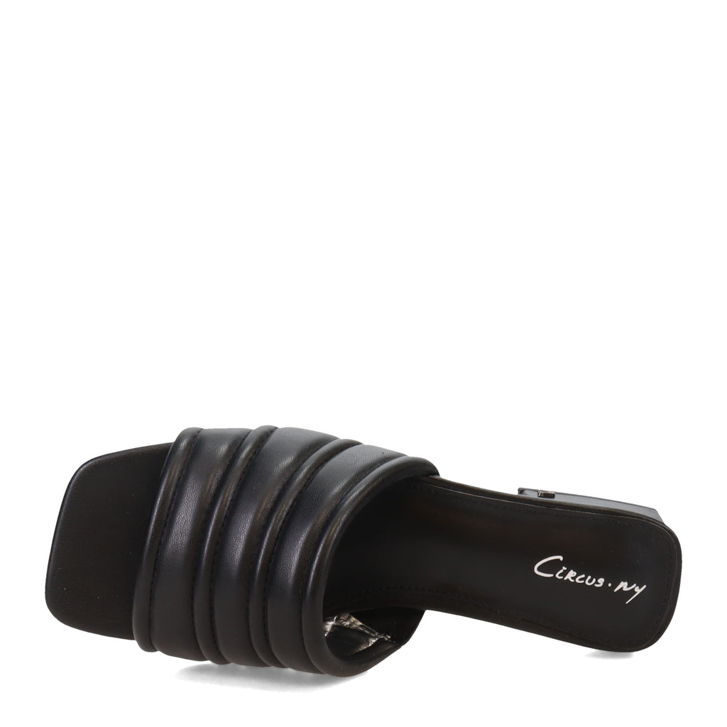 Women's Circus NY, Joana Sandal