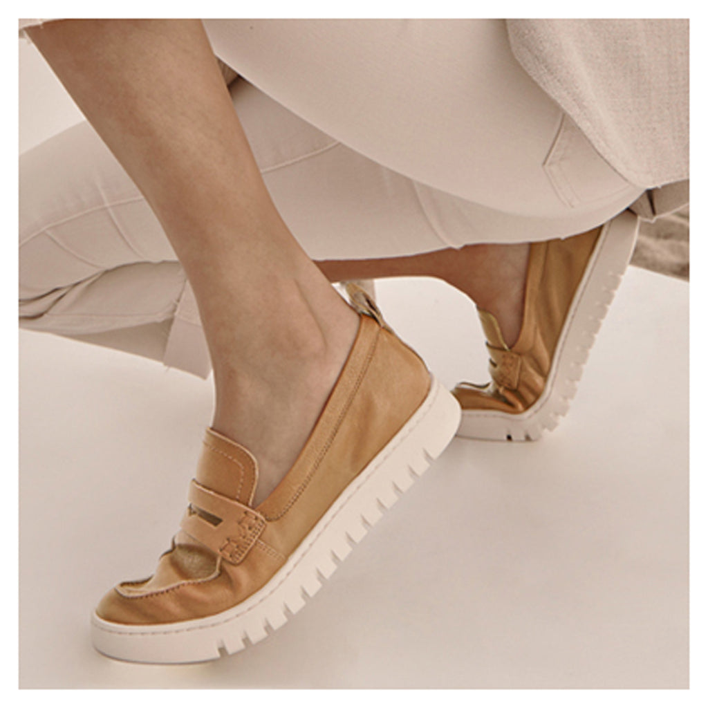 Women's Vionic Uptown Loafer CAMEL I6609L2202