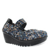 Peltz Shoes  Women's Bernie Mev Lulia Slip-On NAVY CAMO LULIA NAVCAMO