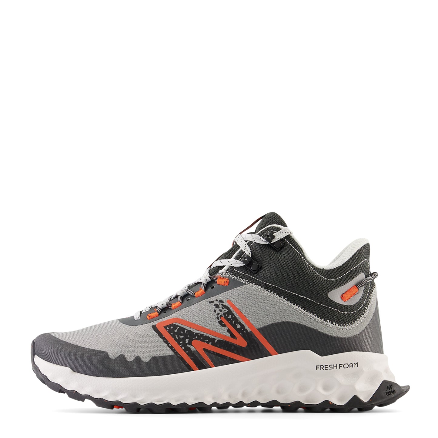 Peltz Shoes  Men's New Balance Fresh Foam Garoe Mid Trail Running Shoe GREY ORANGE MTGAMCLG