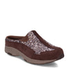 Peltz Shoes  Women's Easy Spirit Traveltime Classic Clog OAK / BRONZE TRAVTIME625-200