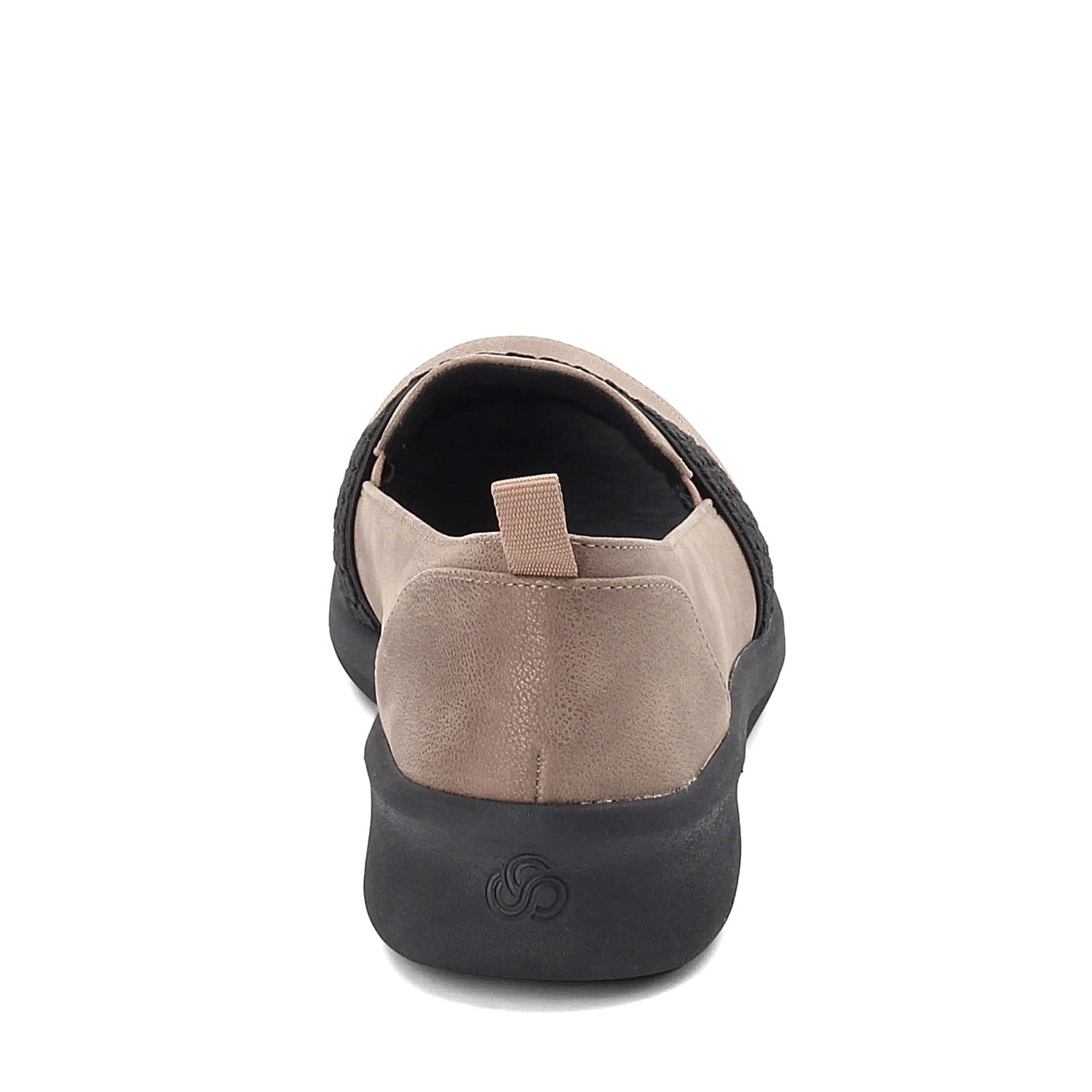 Peltz Shoes  Women's Clarks Sillian 2.0 Zest Loafer