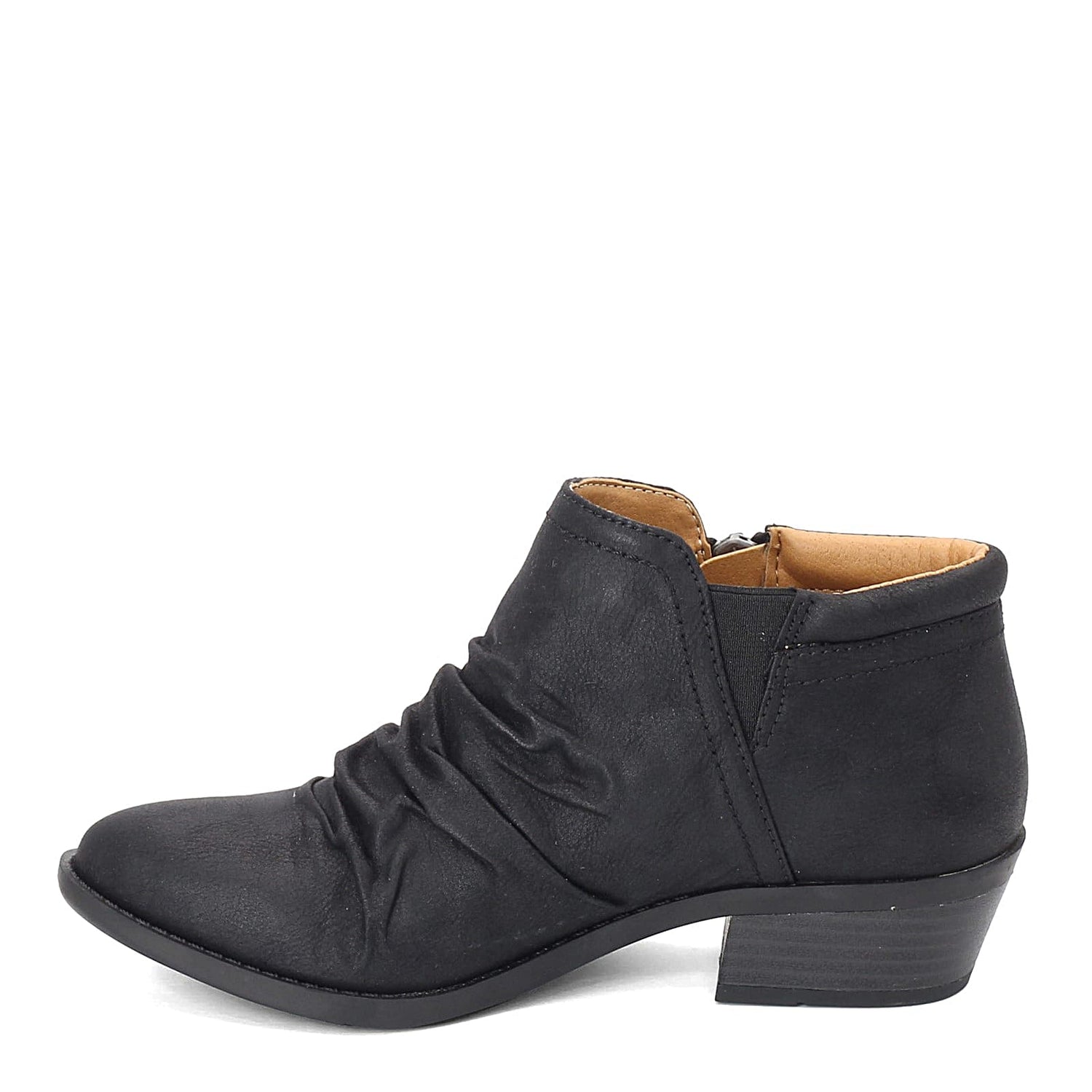 Peltz Shoes  Women's White Mountain Dalilah Bootie